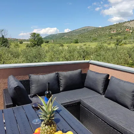 House Mablo With Pool & Jacuzzi Дом отдыха Шибеник