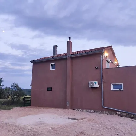 House Mablo With Pool & Jacuzzi Дом отдыха