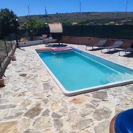 Дом отдыха House Mablo With Pool & Jacuzzi Шибеник