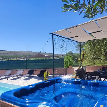 Дом отдыха House Mablo With Pool & Jacuzzi *
