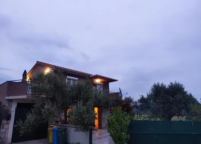 House Mablo With Pool & Jacuzzi Szybenik