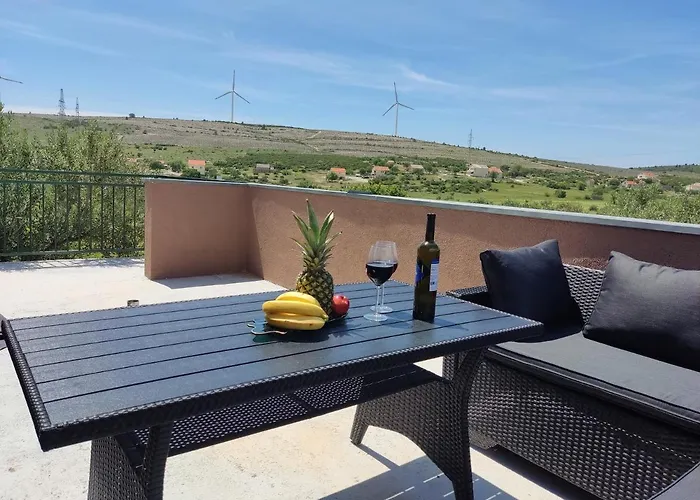 House Mablo With Pool & Jacuzzi Ferienhaus Šibenik