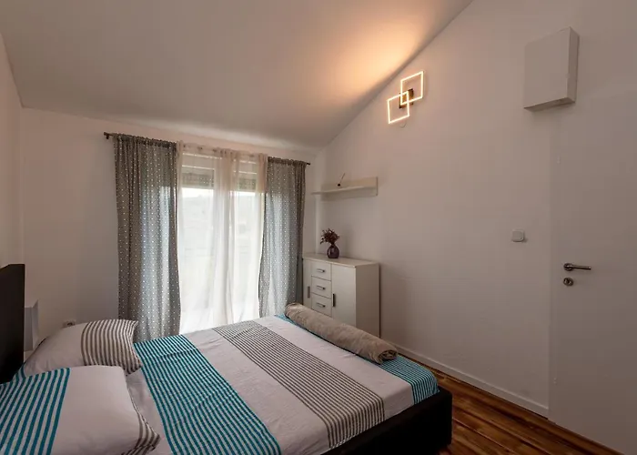 House Mablo With Pool & Jacuzzi בית נופש *