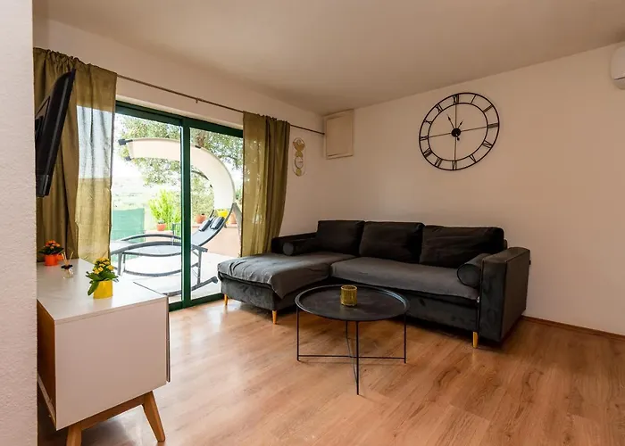 House Mablo With Pool & Jacuzzi Szybenik