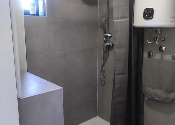 בית נופש House Mablo With Pool & Jacuzzi שיבניק