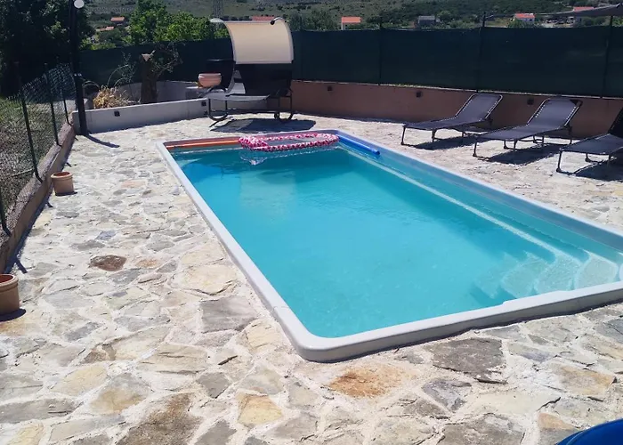 בית נופש House Mablo With Pool & Jacuzzi שיבניק