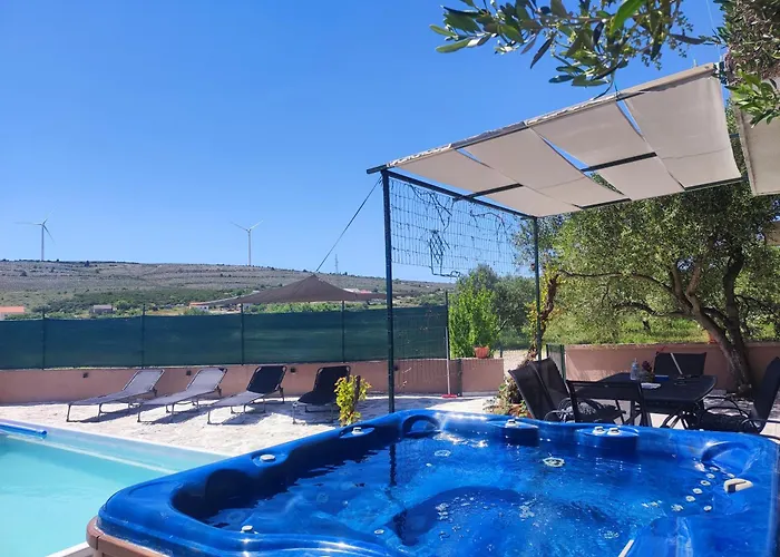 בית נופש House Mablo With Pool & Jacuzzi *