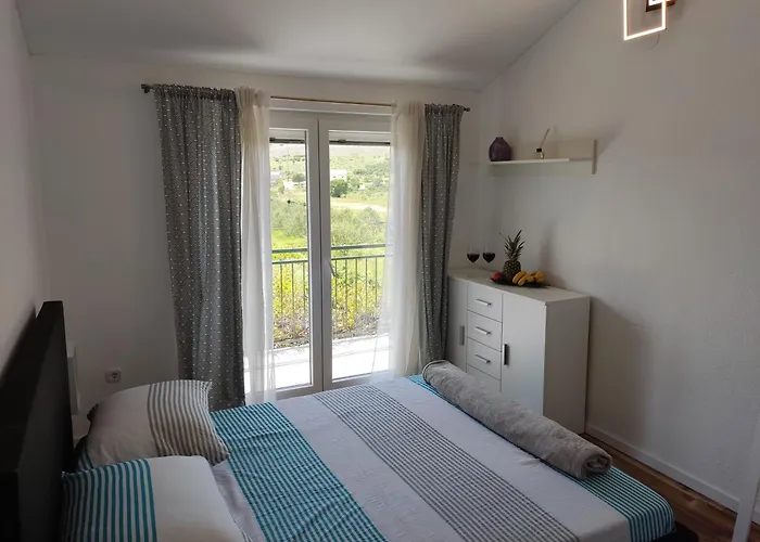 Dom wakacyjny House Mablo With Pool & Jacuzzi Szybenik