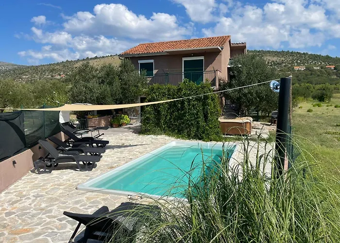 בית נופש House Mablo With Pool & Jacuzzi *